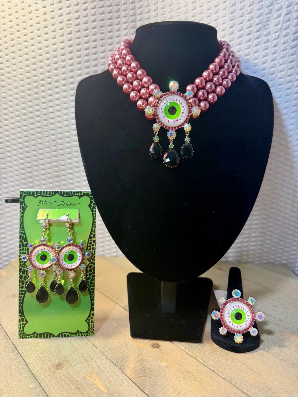 Betsey Johnson Halloween Pearl  Choker Set with Eye Medallion!!